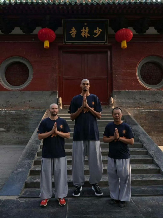因而也是被, 不太令人关